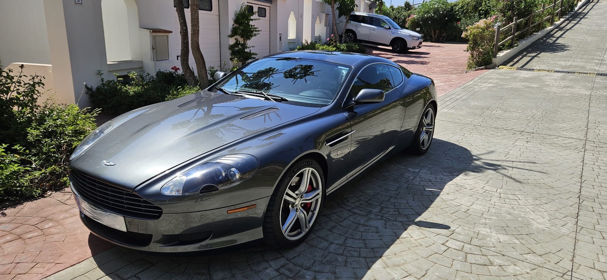 Aston Martin ASTON MARTIN DB9 COUPE V12 2dr Touchtronic Auto (May 2004 - November 2008) 2008 2 doors 4 seats Petrol Manual